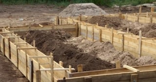 Ленточный фундамент с цоколем в Домодедово - от 15912 руб.